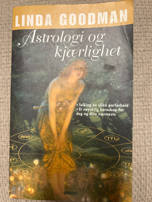 Astrologiske kjærlighetsbånd (Pocket) - Bokia.no