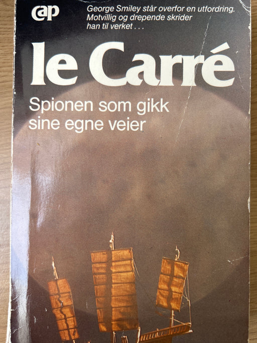 Spionen som gikk sine egne veier (Pocket) - Bokia.no