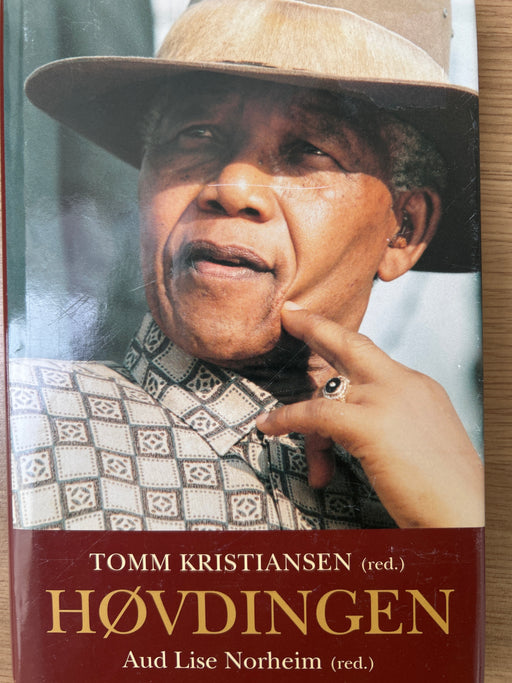 Høvdingen (Innbundet) - Bokia.no