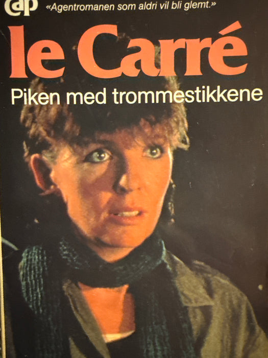 Piken med trommestikkene (Pocket) - Bokia.no