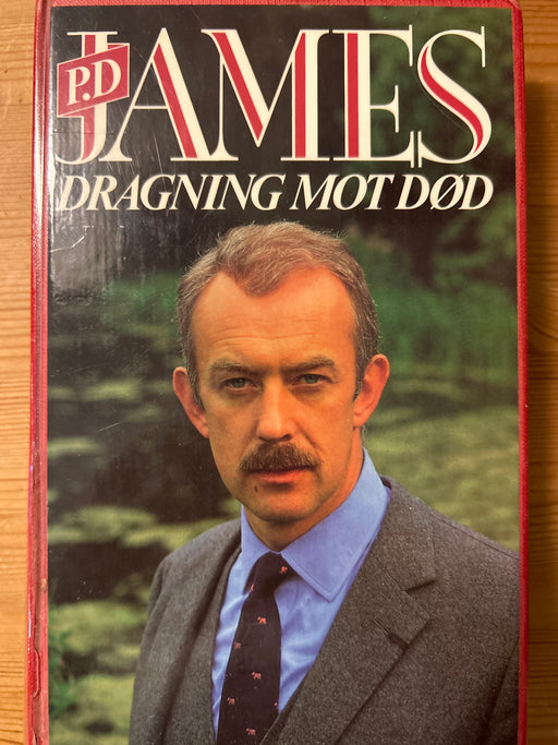 Dragning mot død (Innbundet) - Bokia.no