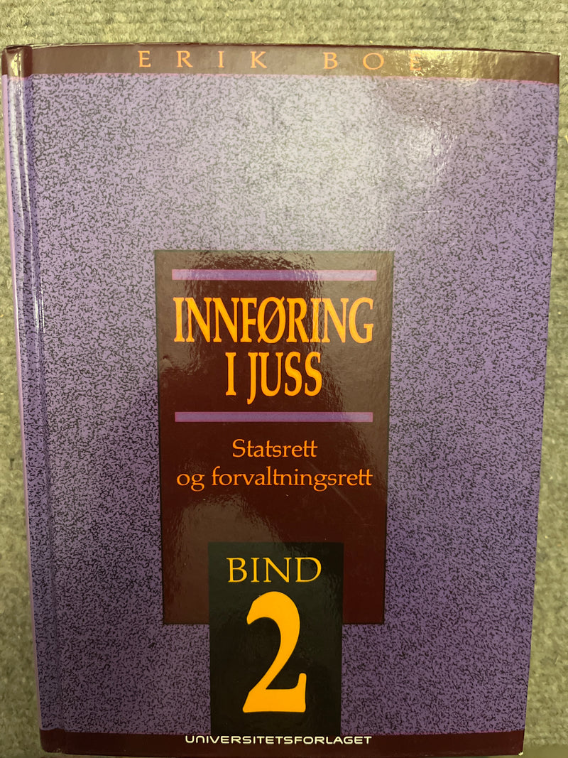 Bokomslag for "Innføring i juss" av Tano Aschehoug, jusbok med hvitt og blått design og tittel på forsiden