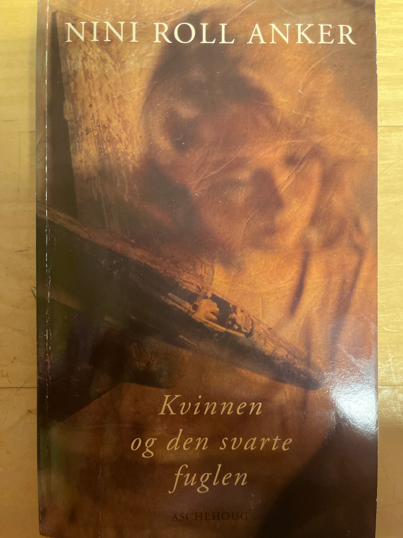Kvinnen og den svarte fuglen (Pocket) - Bokia.no