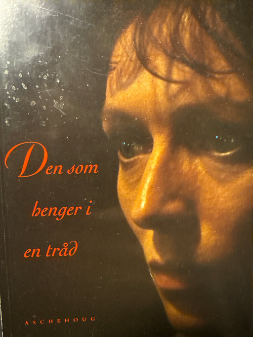 Den som henger i en tråd (Pocket) - Bokia.no