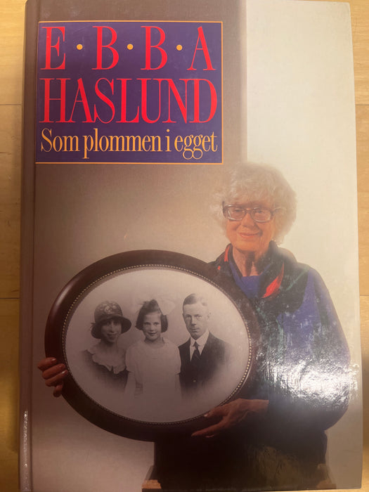 Som plommen i egget (Innbundet) - Bokia.no