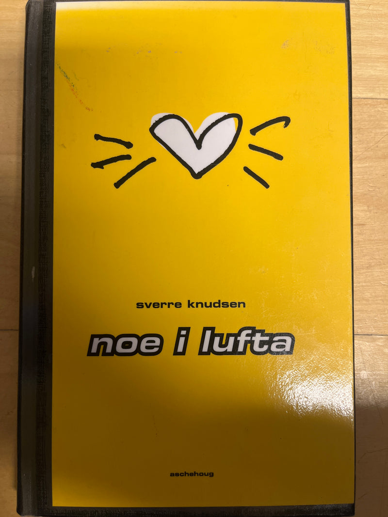 Ungdomsroman "Noe i lufta" av Aschehoug & Co, innbundet bok med omslagsillustrasjon.