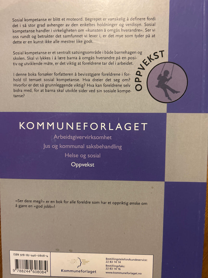 Bokomslag for "Ser dere meg?: om å være barn av foreldre i dag" fra Kommuneforlaget, med åpen bok og tittel synlig