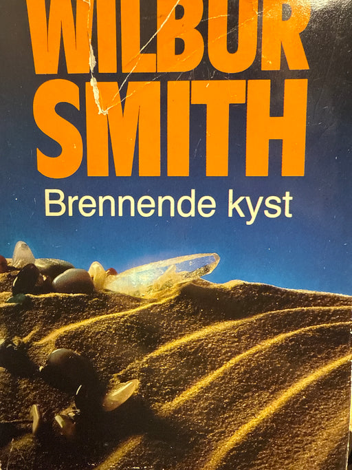 Brennende kyst (Innbundet) - Bokia.no