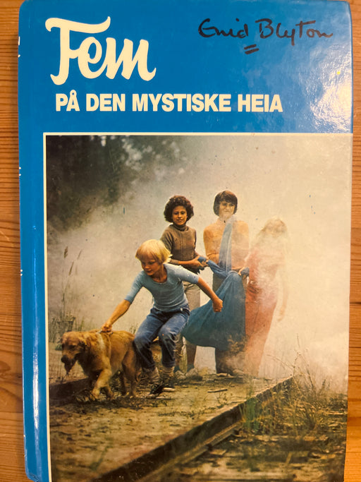 Fem på den mystiske heia (Innbundet) - Bokia.no