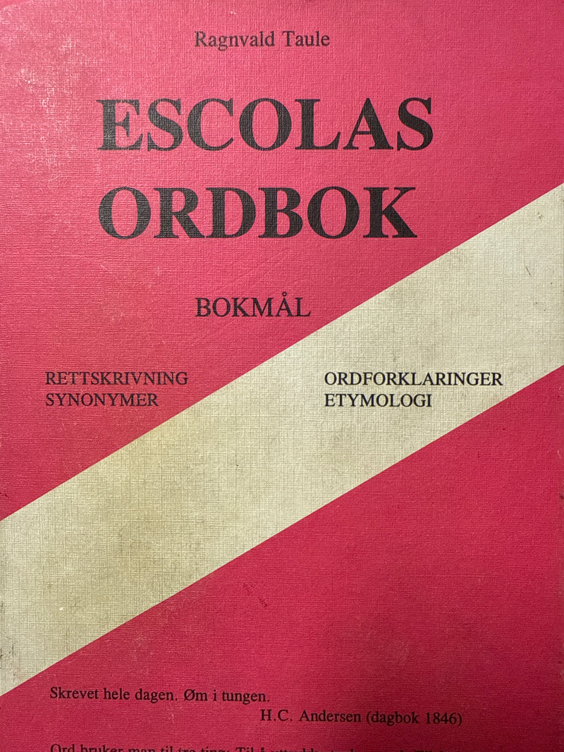 Bokmål ordbok fra Escola, ordbøker med norsk- og norsk-engelske definisjoner, åpen side med tekst og ordbokinnhold