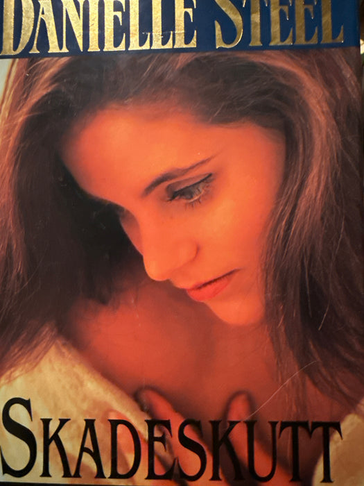 Skadeskutt (Innbundet) - Bokia.no