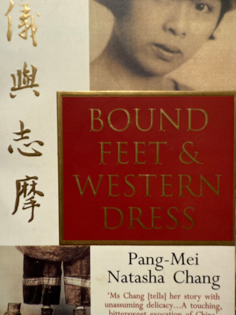 Bound feet and western dress (Pocket) - Bokia.no