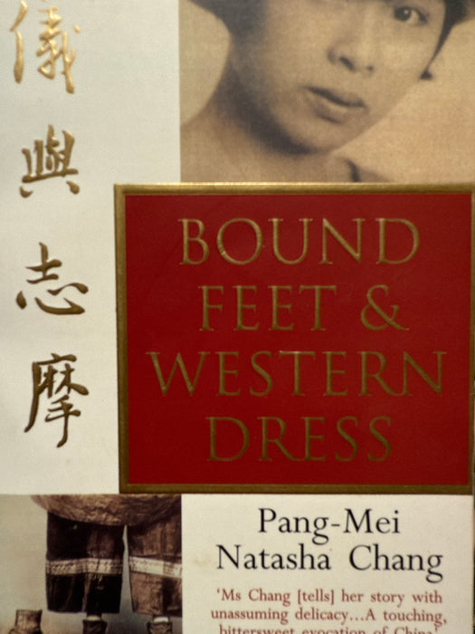 Bound feet and western dress (Pocket) - Bokia.no