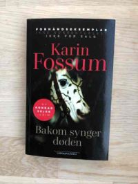 Bakom synger døden 9788202682729  Brukte bøker