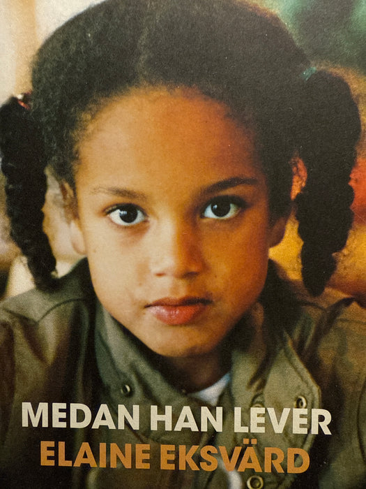 Medan han lever : ett utsatt barn träder fram ur mörkertalet (Innbundet) - Bokia.no