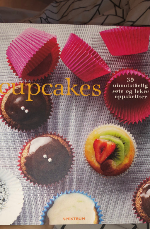Cupcakes - 39 uimotståelige søte og lekre opp… 9788231601593  Brukte bøker