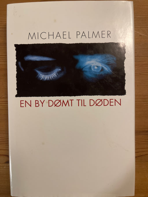 En by dømt til døden (Innbundet) - Bokia.no