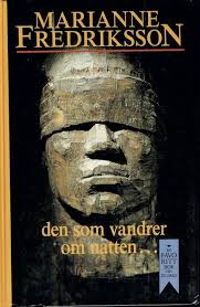 Den som vandrer om natten (Innbundet) - Bokia.no