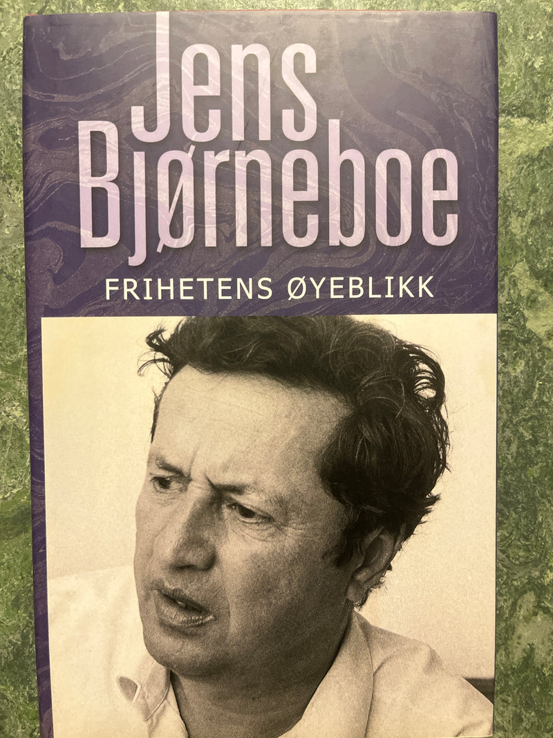 Bokomslag for "Frihetens øyeblikk" av Jens Bjørneboe, samlede verker innbundet, med tittel og forfatter på forsiden