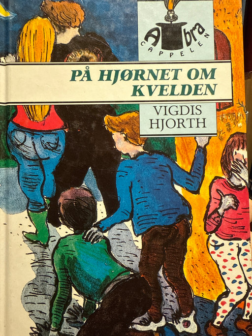 På hjørnet om kvelden (Innbundet) - Bokia.no