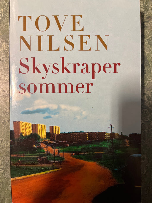 Skyskrapersommer: roman (Pocket) - Bokia.no