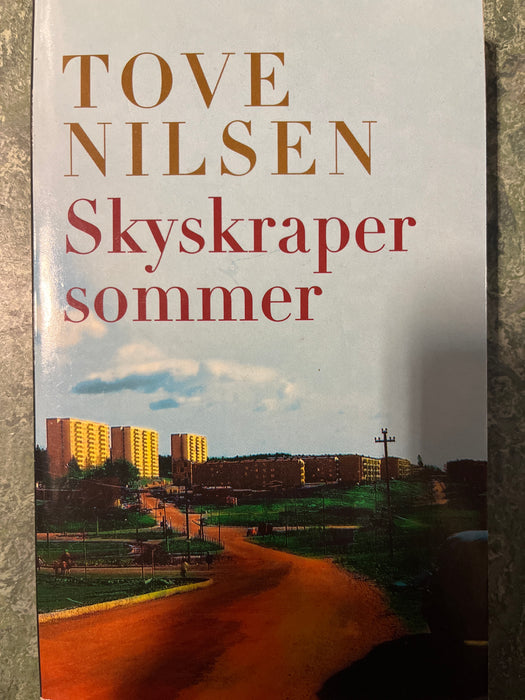Skyskrapersommer: roman (Pocket) - Bokia.no