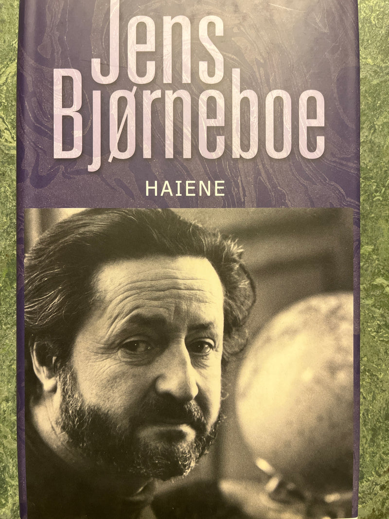 Innbundet bok av Jens Bjørneboe, "Haiene" fra samlede verker-serien, vist med omslag og sideinnhold.