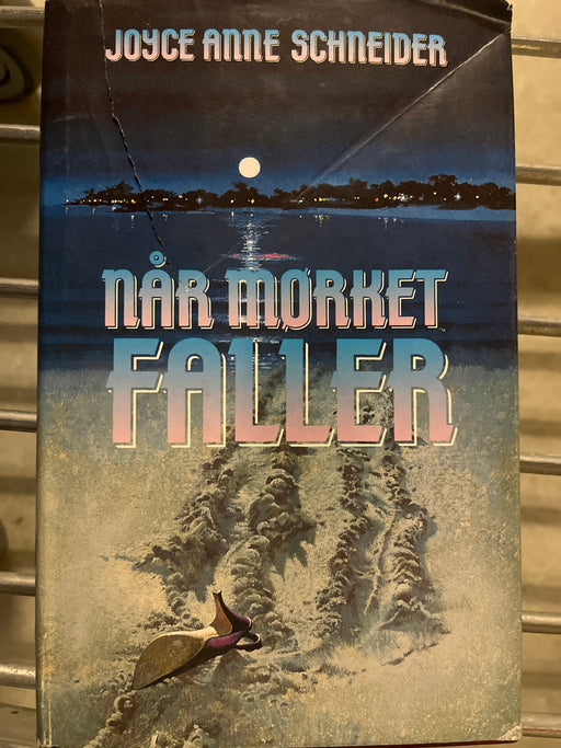 Når mørket faller (Innbundet) - Bokia.no