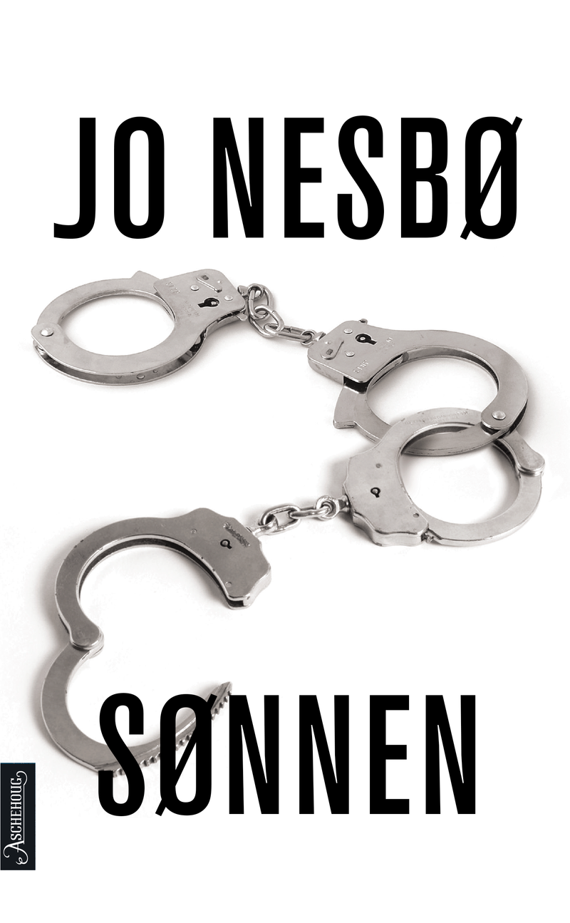 Bok fra Aschehoug med tittelen Sønnen, åpen sidevisning som viser tekst og illustrasjoner i boken.