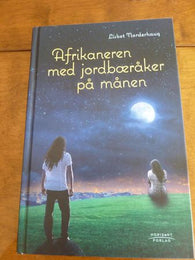 Afrikaneren med jordbæråker på månen 9788269035803 Lisbet Norderhaug Brukte bøker