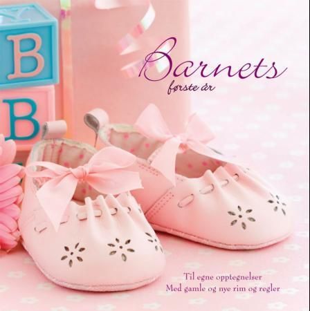 Barnets første år. Rosa. Til egne opptegnelser. Med gamle og nye rim og regler 9788281734104  Brukte bøker