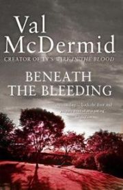 Beneath the bleeding 9780007344697 Val McDermid Brukte bøker