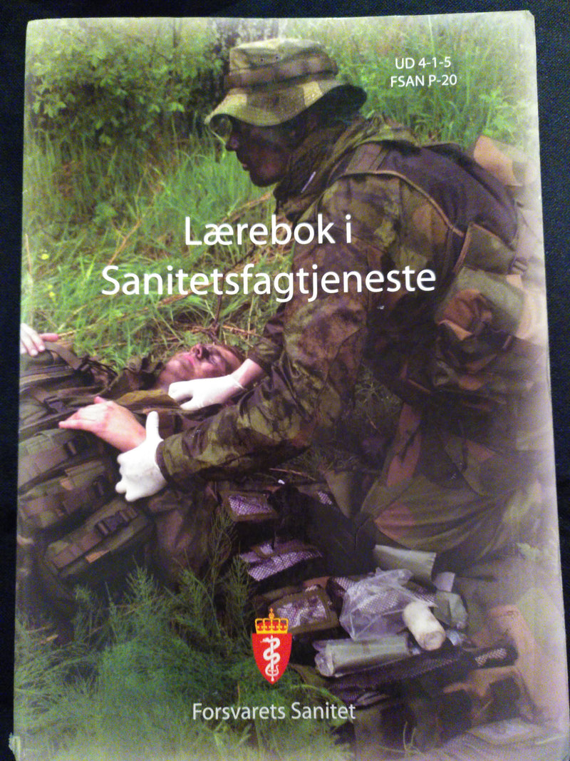 Lærebok i sanitetsfagtjeneste, en bok med faglig innhold for helsefagarbeidere, vist med åpen side og illustrasjoner