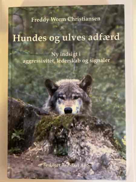 Hundes og ulves adfærd - Bokia.no
