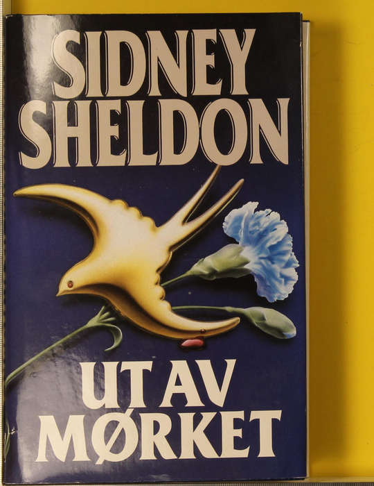 Ut av mørket (Innbundet) - Bokia.no