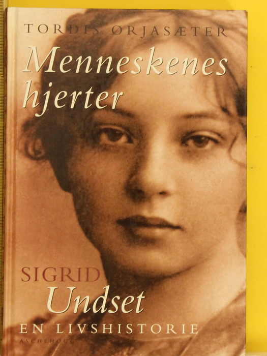 Menneskenes hjerter (Innbundet) - Bokia.no