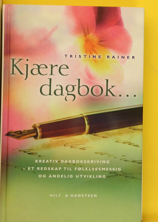 Kjære dagbok (Innbundet) - Bokia.no