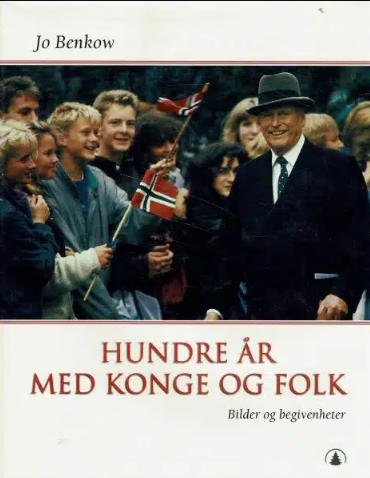 Hundre år med konge og folk (Innbundet) - Bokia.no
