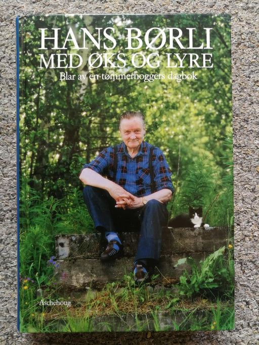 Med øks og lyre (Innbundet) - Bokia.no