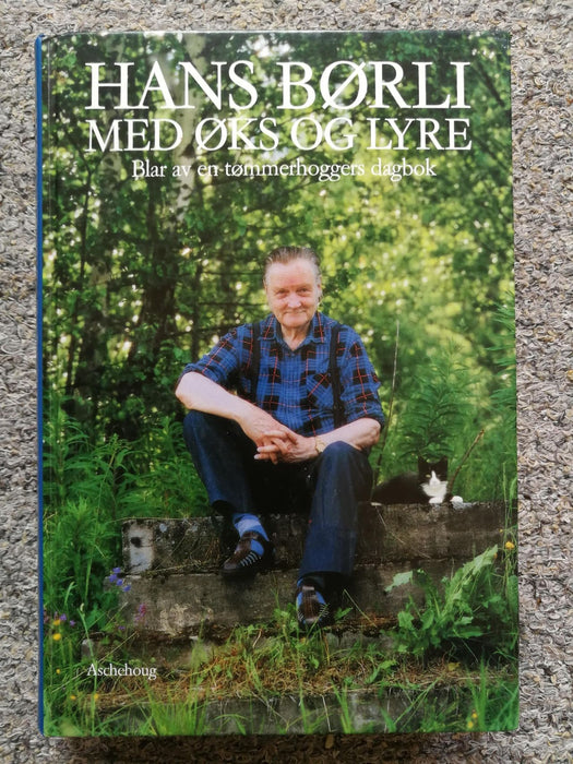 Med øks og lyre (Innbundet) - Bokia.no