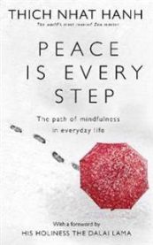 Peace is Every Step: The Path of Mindfulness in Everyday Life 9780712674065 Thich Nhat Hanh Brukte bøker