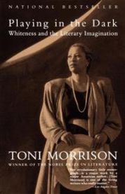 Playing In The Dark: Whiteness and the Literary Imagination 9780679745426 Toni Morrison Brukte bøker