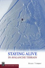 Staying Alive in Avalanche Terrain 9781594850844 Bruce Tremper Brukte bøker