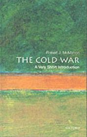 The Cold War: A Very Short Introduction 9780192801784 Robert J. McMahon Brukte bøker