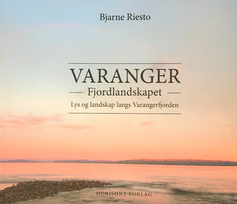 Varanger - Fjordlandskapet- lys og landskap langs Varangerfjorden (Innbundet) - Bokia.no