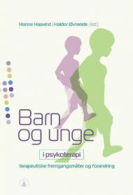 Barn og unge i psykoterapi: Terapeutiske fremgangsmåter og forandring