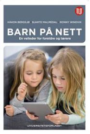 Barn på nett pedagogikk bok fra Universitetsforlaget, viser en åpen bok med illustrasjoner og pedagogiske konsepter.