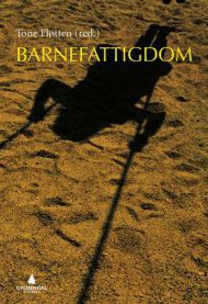 Bilde av boken "Barnefattigdom" innen sosiologi utgitt av Gyldendal, viser bokomslag med tittel og forfatter.