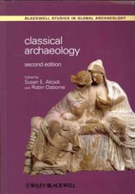 Bokomslag for "Classical Archaeology" pocketutgave, utgitt av John Wiley & Sons, viser antikke arkeologiske funn og relieffer.