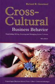 Bokomslag for 'Cross-cultural Business Behavior' av Universitetsforlaget med forhandlinger og salg i internasjonalt næringsliv